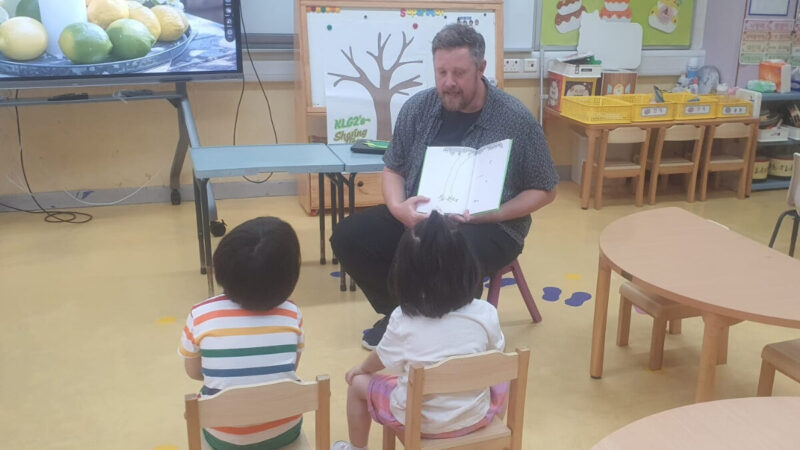 한글로 뿌리를 내리고, 영어로 세상을 향해 한 걸음씩